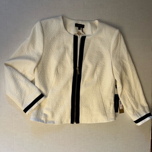 Donna Karan Black and Ivory Blazer with Textured Design NWT Sz-10. C11 - Picture 3 of 10
